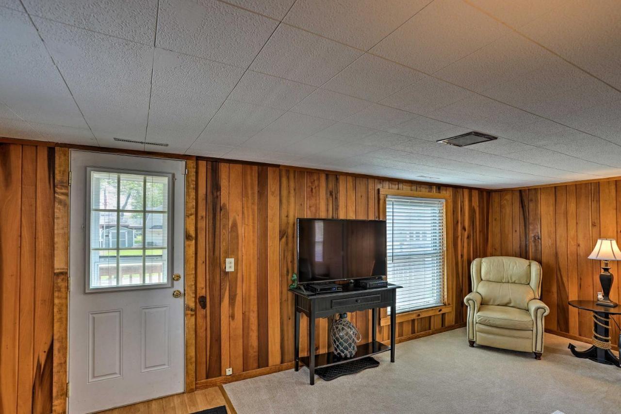 Home With Lake-View Deck By Camp Perry And Magee Marsh Port Clinton Eksteriør billede
