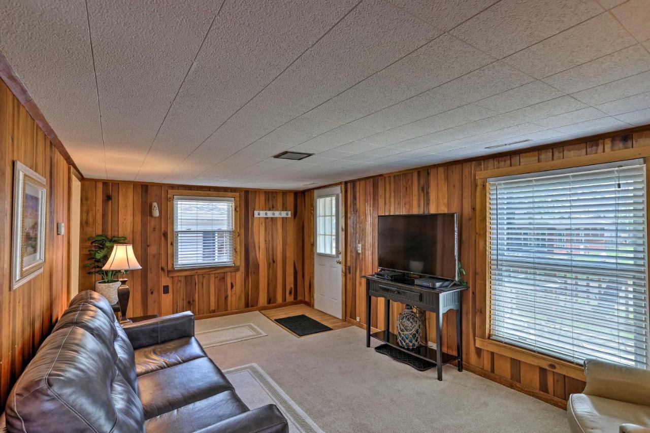 Home With Lake-View Deck By Camp Perry And Magee Marsh Port Clinton Eksteriør billede
